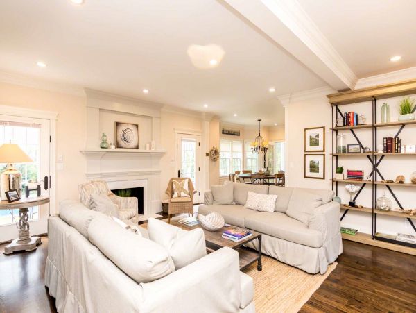 Cape Cod Home 994678