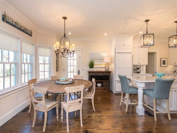 Cape Cod Home 994678