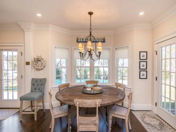 Cape Cod Home 994678