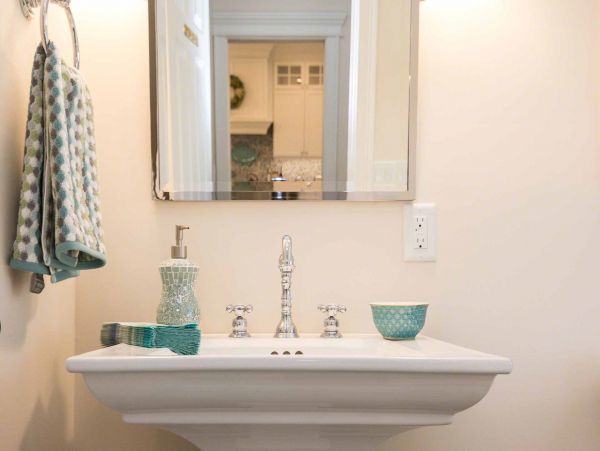 Cape Cod Home 994678