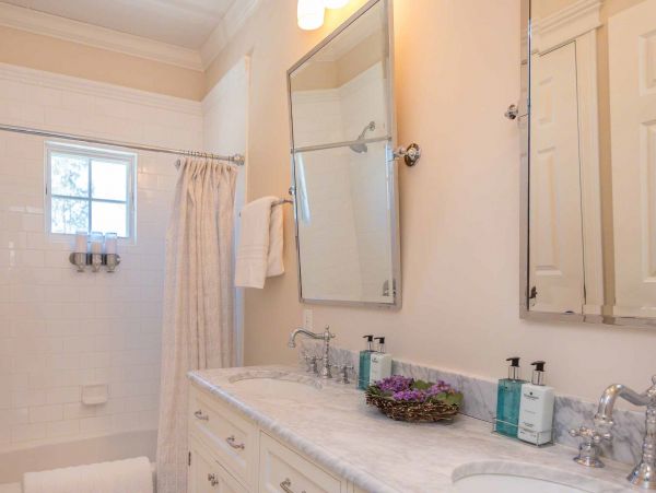 Cape Cod Home 994678
