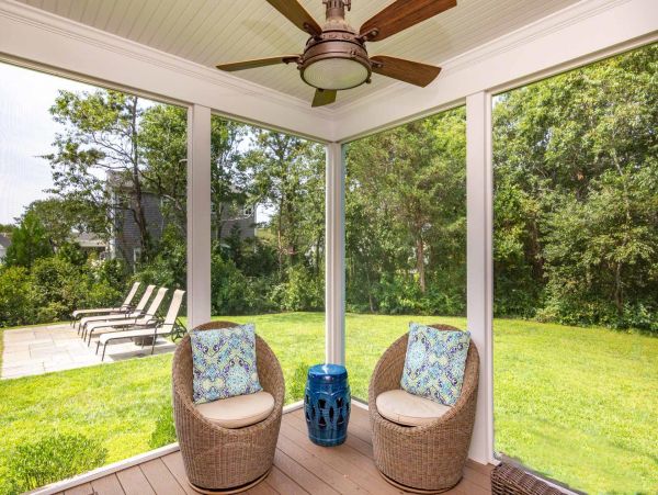 Cape Cod Home 994678