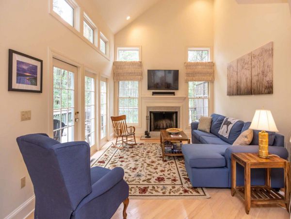 Cape Cod Home 994679