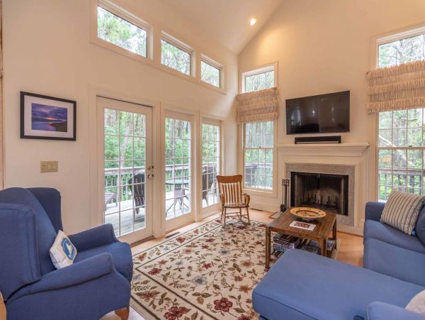 Cape Cod Home 994679