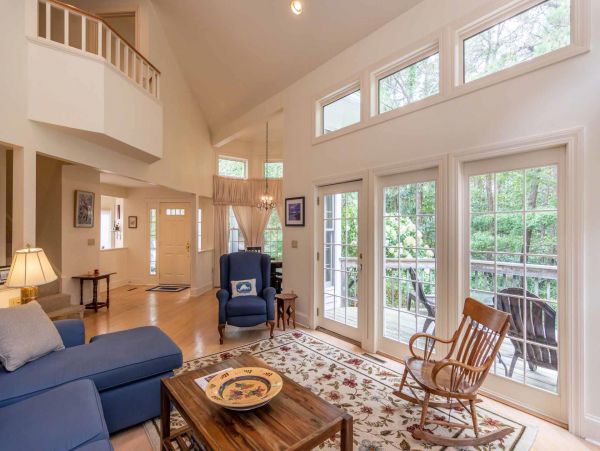 Cape Cod Home 994679