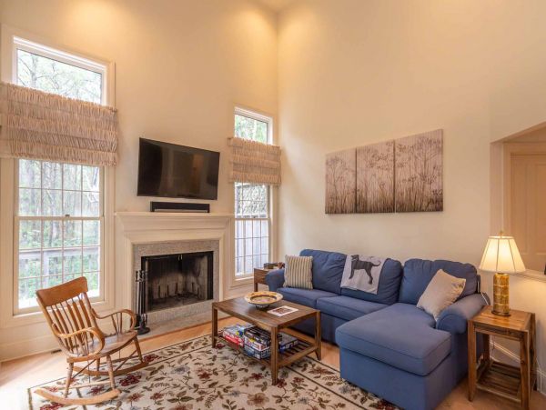 Cape Cod Home 994679