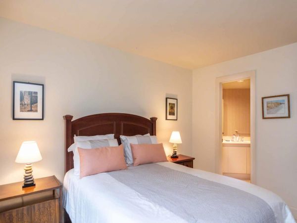 Cape Cod Home 994679