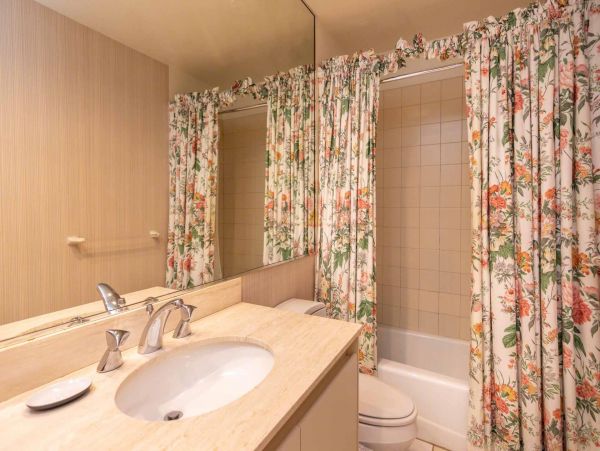 Cape Cod Home 994679