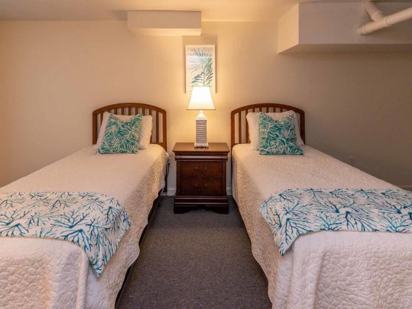 Cape Cod Home 994679