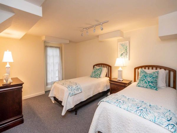 Cape Cod Home 994679