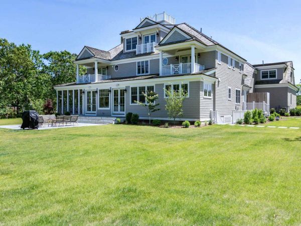 Cape Cod Home 994680