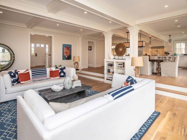 Cape Cod Home 994680