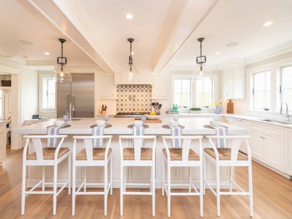 Cape Cod Home 994680