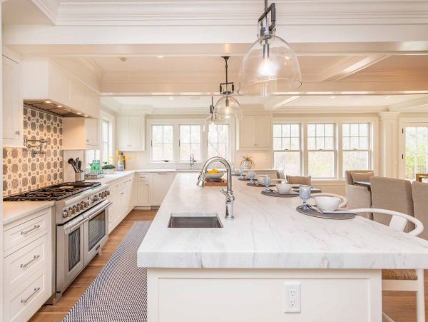 Cape Cod Home 994680