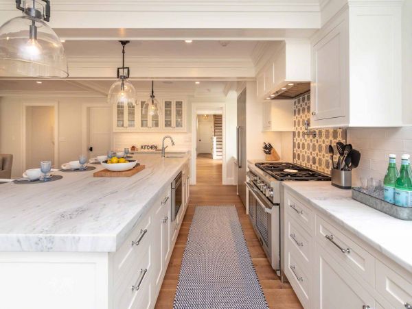 Cape Cod Home 994680