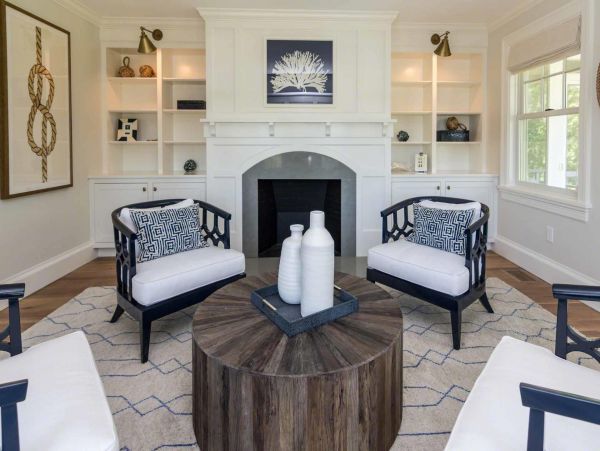 Cape Cod Home 994680