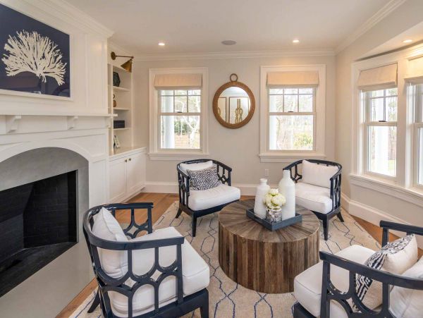 Cape Cod Home 994680