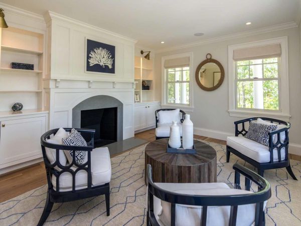 Cape Cod Home 994680