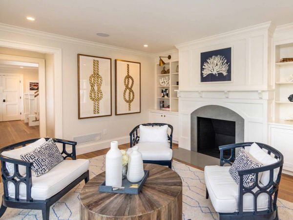 Cape Cod Home 994680
