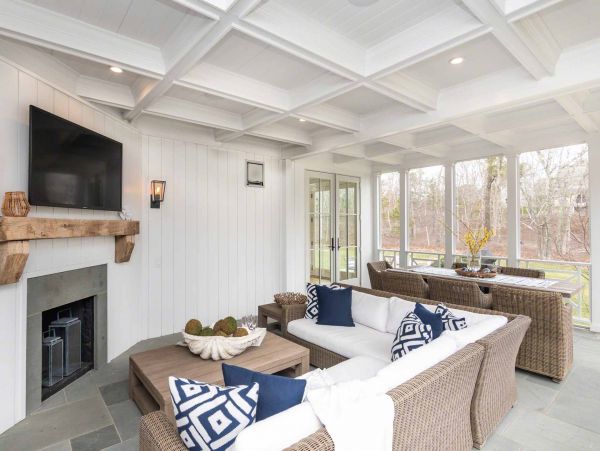 Cape Cod Home 994680