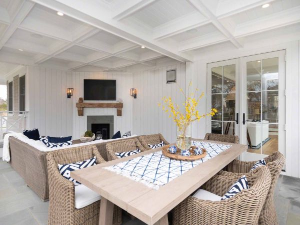 Cape Cod Home 994680