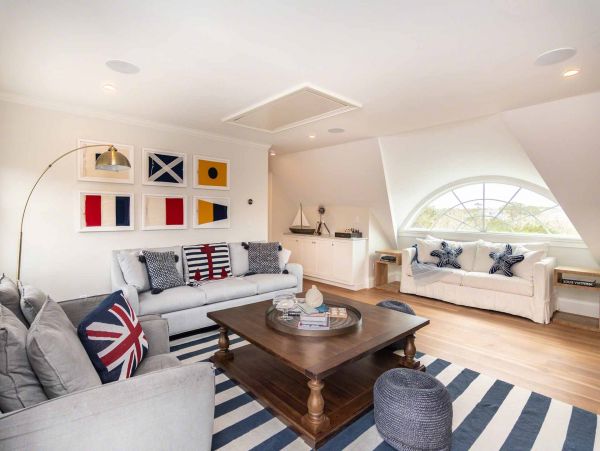 Cape Cod Home 994680