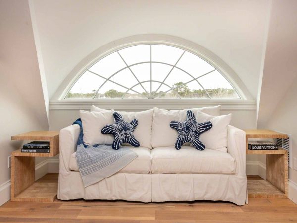 Cape Cod Home 994680