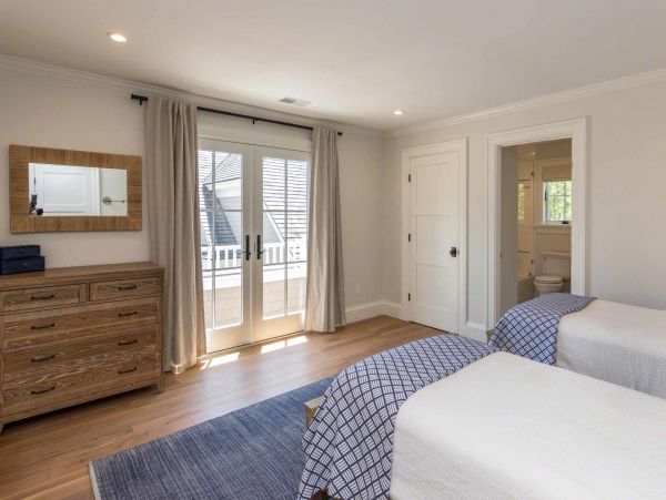 Cape Cod Home 994680