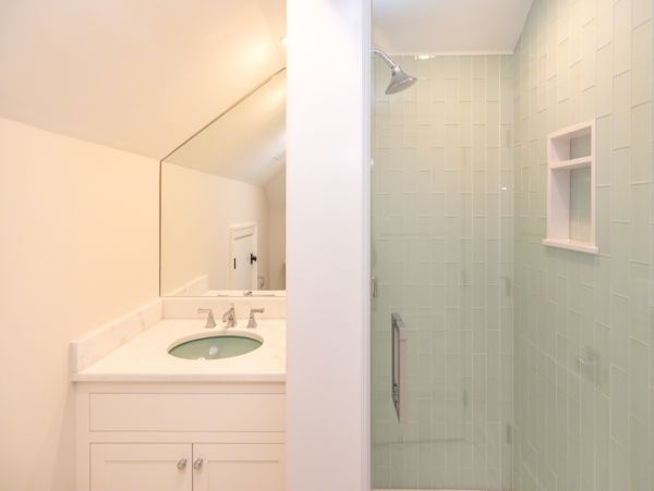 Cape Cod Home 994680