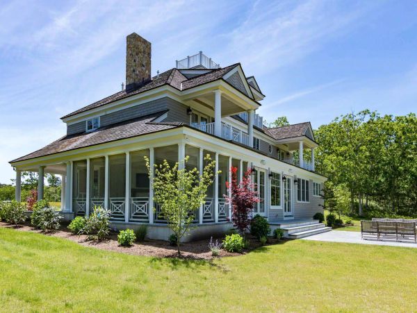 Cape Cod Home 994680
