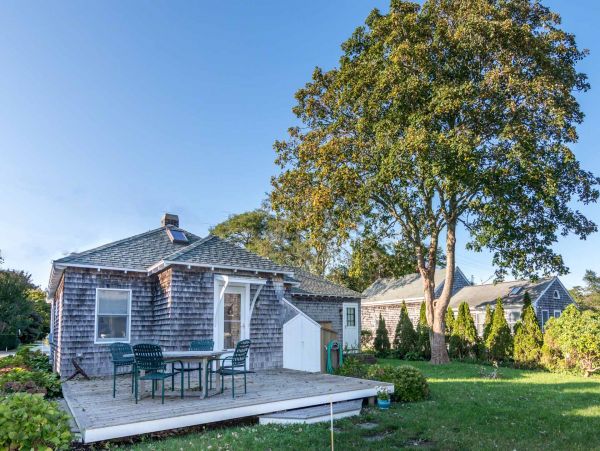 Cape Cod Home 994681