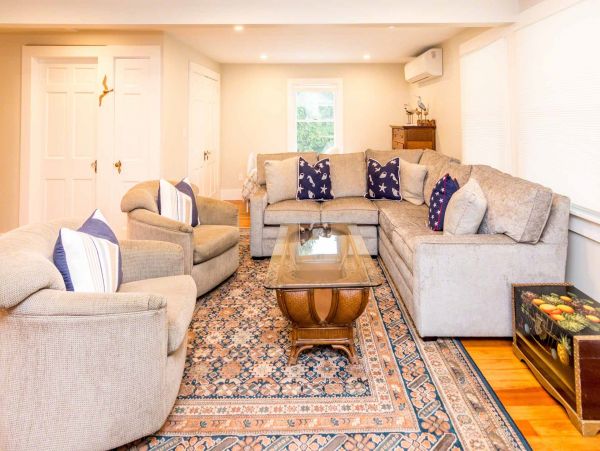 Cape Cod Home 994681