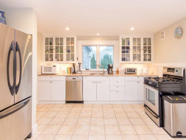 Cape Cod Home 994681