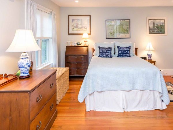 Cape Cod Home 994681