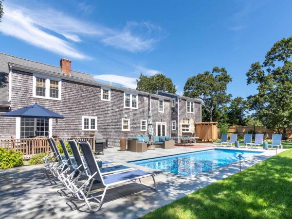 Cape Cod Home 994682