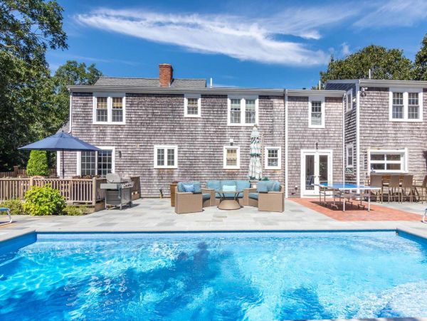 Cape Cod Home 994682