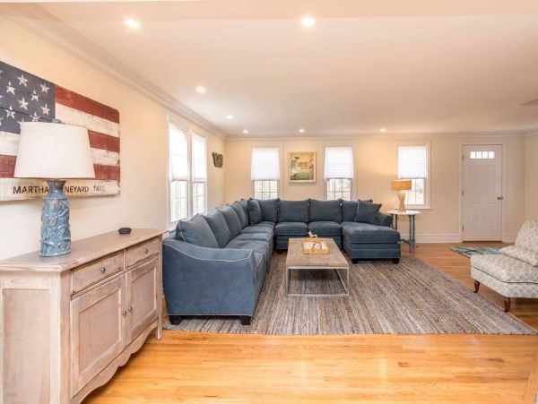 Cape Cod Home 994682