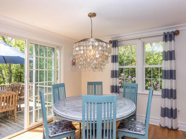 Cape Cod Home 994682