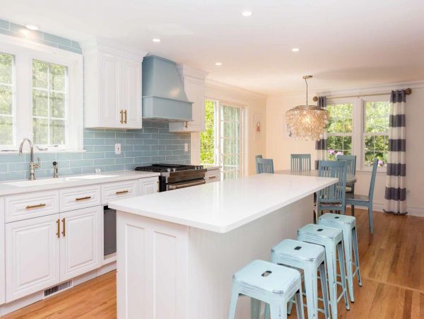 Cape Cod Home 994682