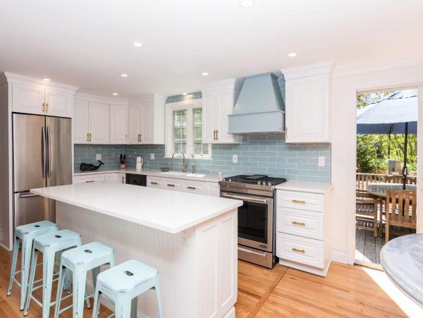 Cape Cod Home 994682