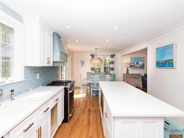 Cape Cod Home 994682