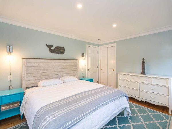 Cape Cod Home 994682