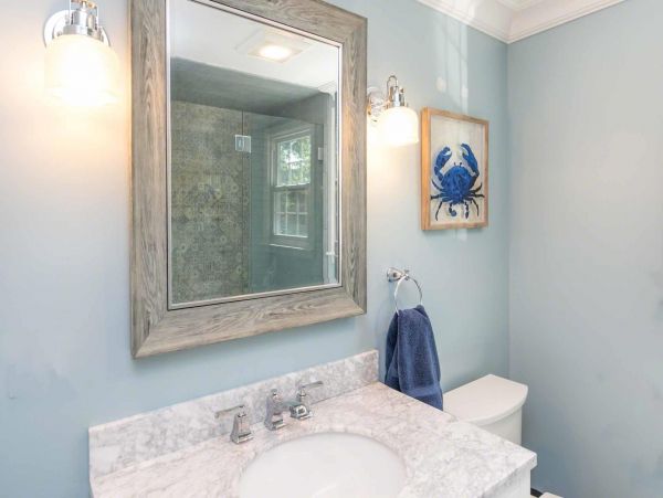 Cape Cod Home 994682