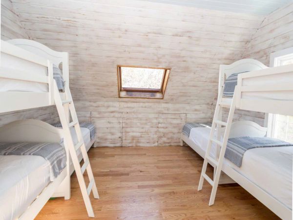 Cape Cod Home 994682