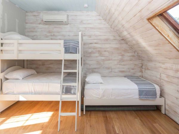 Cape Cod Home 994682