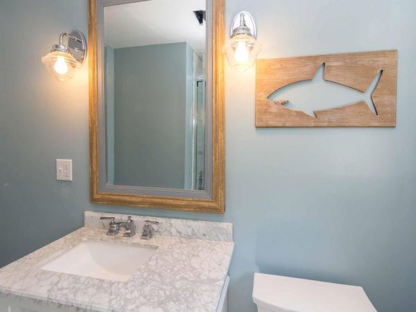Cape Cod Home 994682