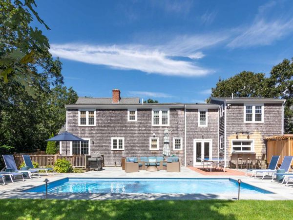 Cape Cod Home 994682