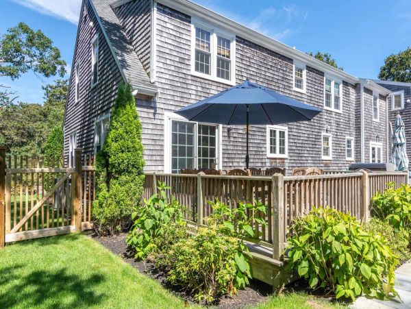 Cape Cod Home 994682