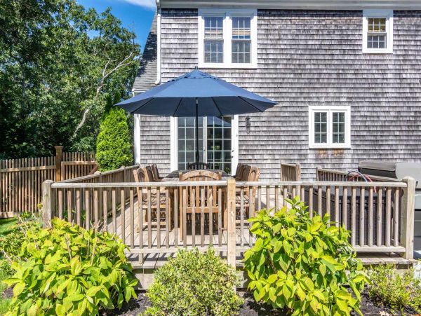 Cape Cod Home 994682