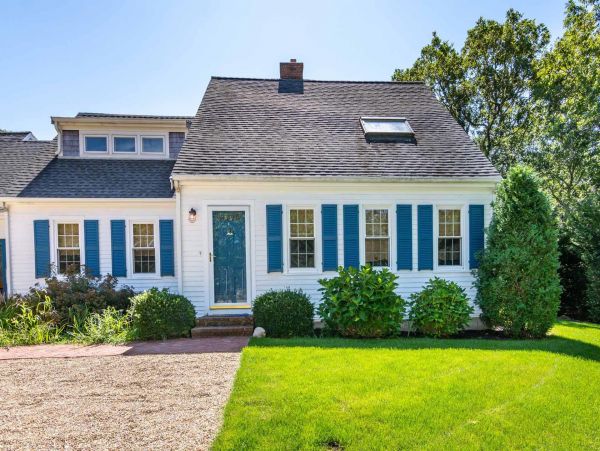 Cape Cod Home 994682